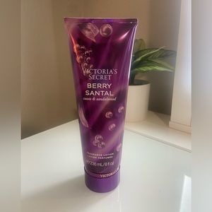 Victoria’s Secret Berry Santal lotion 8 fl oz. NEW!